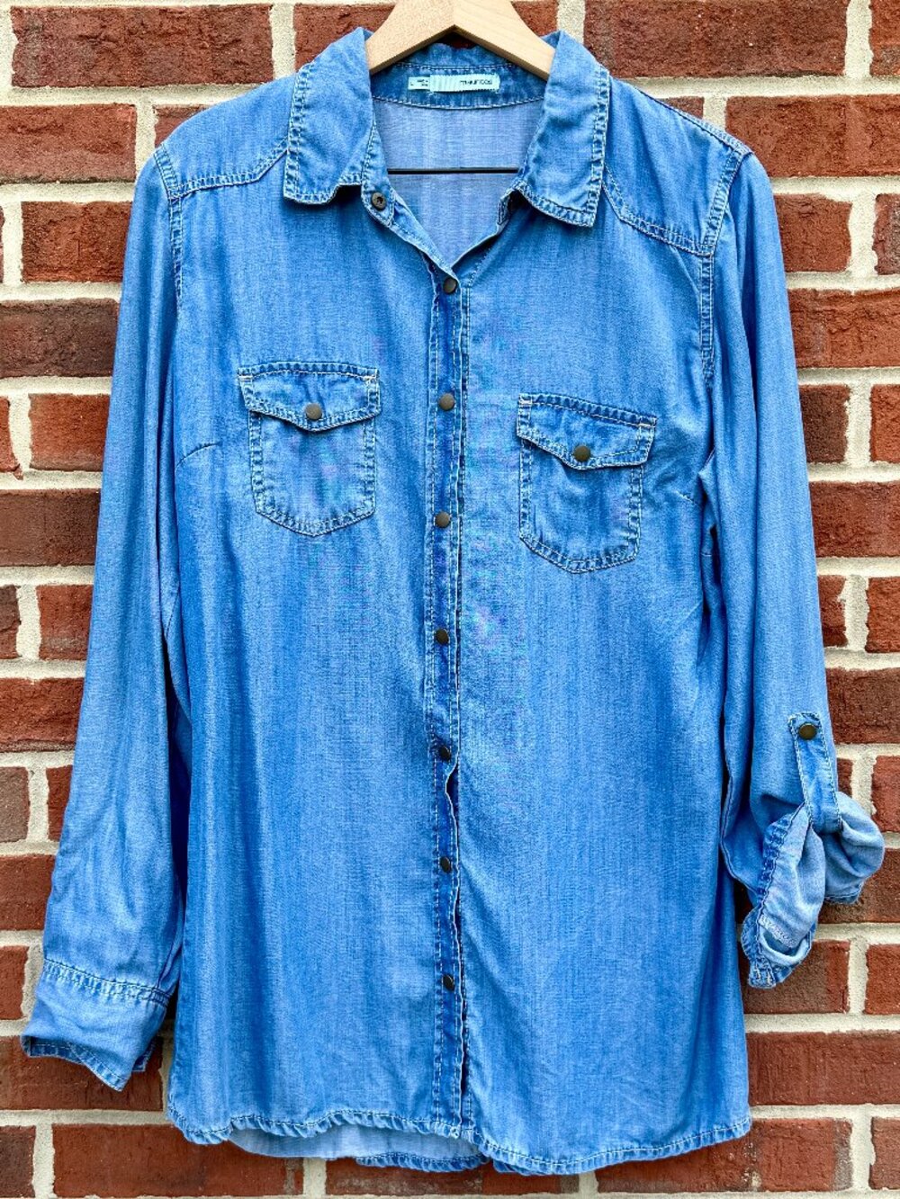 Maurices Chambray Denim Snap Shirt Large Blue Roll Tab Sleeves Western